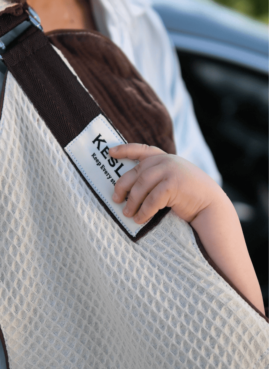 Close-up of 100% natural, hypoallergenic muslin cotton fabric used in KESLOVE carriers.