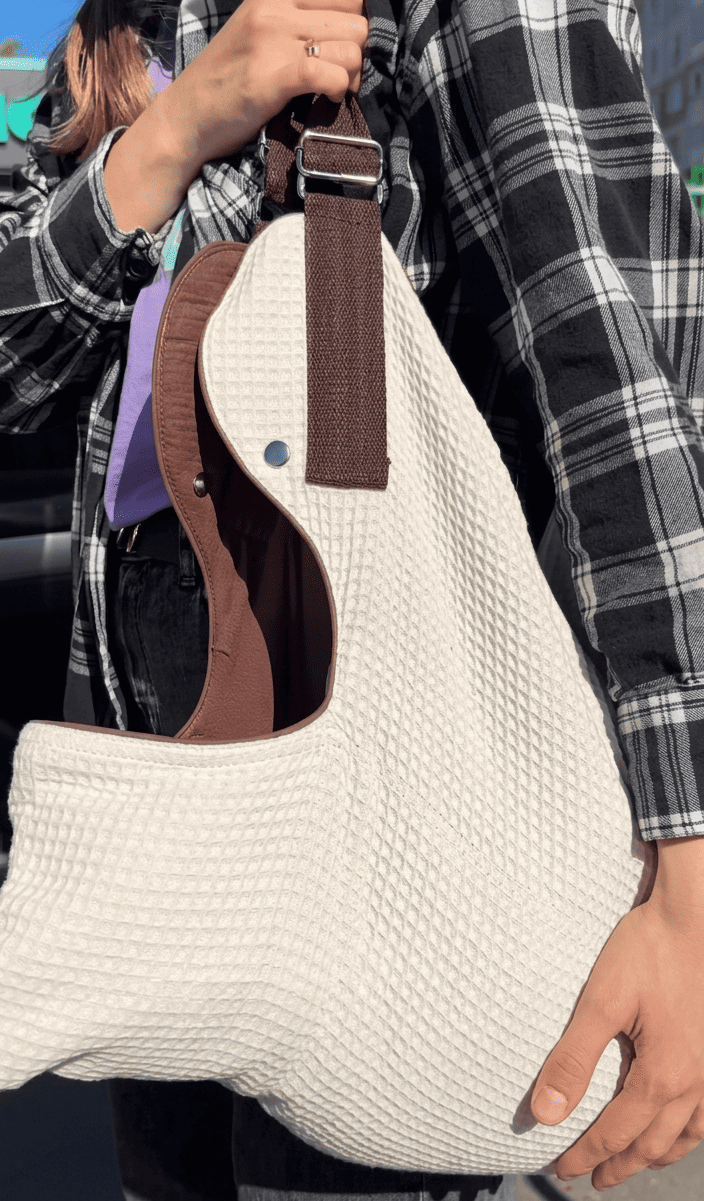 Detailed close-up of a white textured KESLOVE baby carrier.