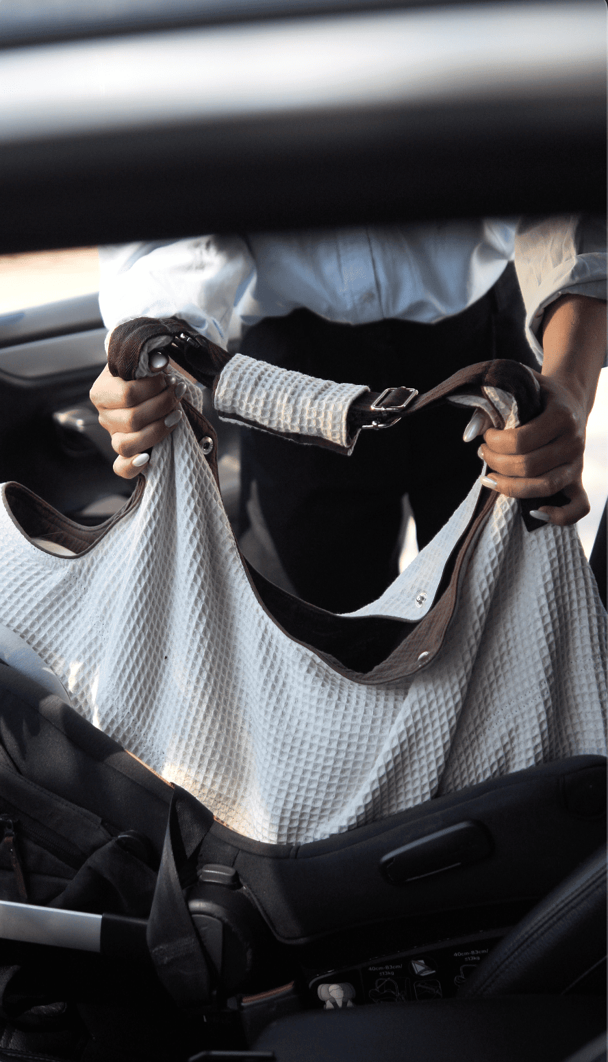 Detail shot showing the reinforced stitching and secure hardware of the KESLOVE carrier.