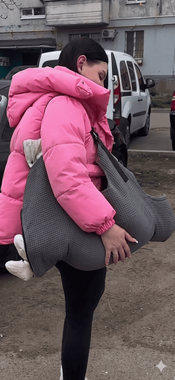 Mother carrying her infant comfortably in the KESLOVE ergonomic baby carrier.