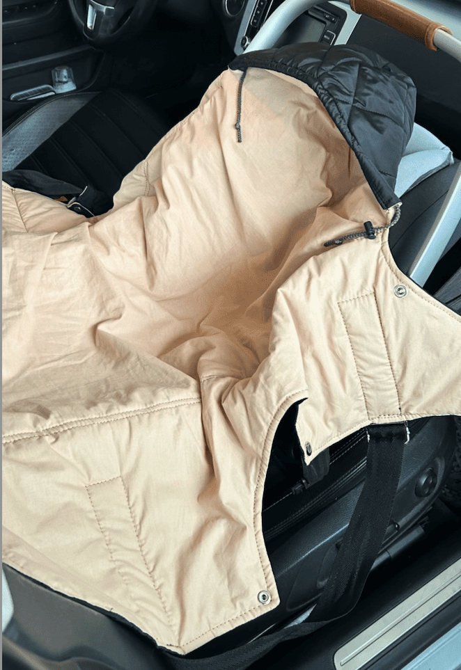 Step 1: Placing the KESLOVE baby carrier in the car seat before starting your journey.